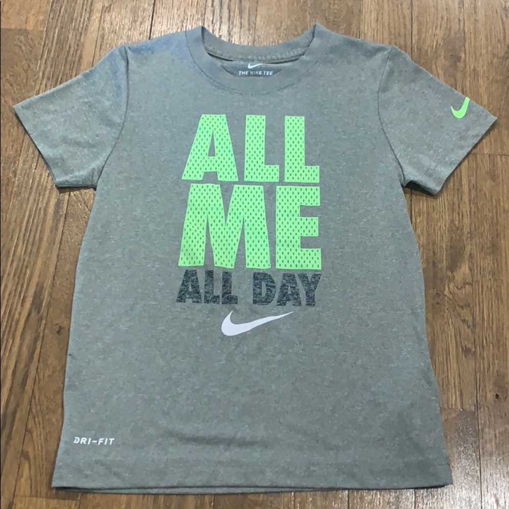 Nike short sleeve shirt